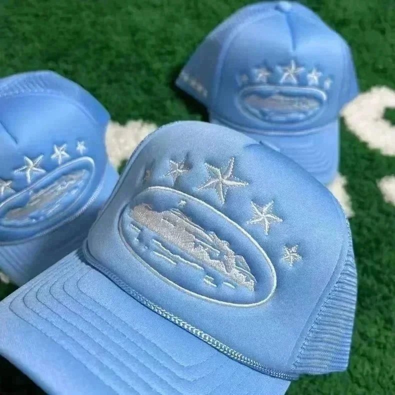 L**ht Hat